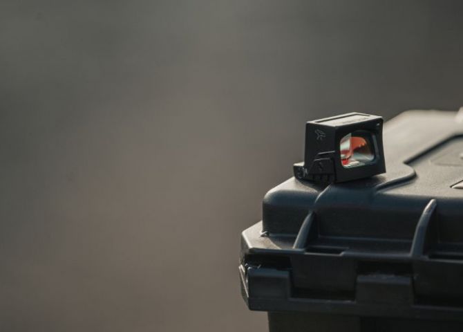 Precision Under Pressure: The Tactical Rise of Enclosed Reflex Sights
